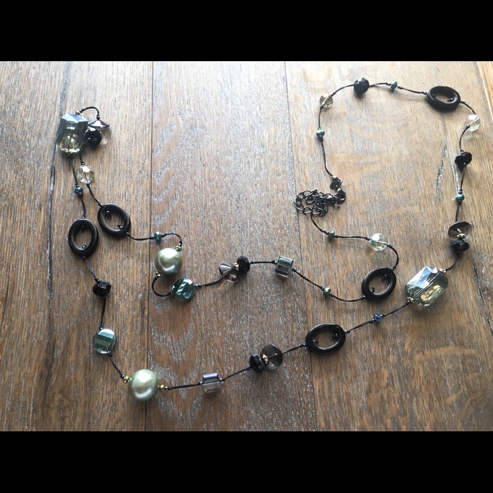 Stunning black and green beaded necklace - Picture 7 of 8